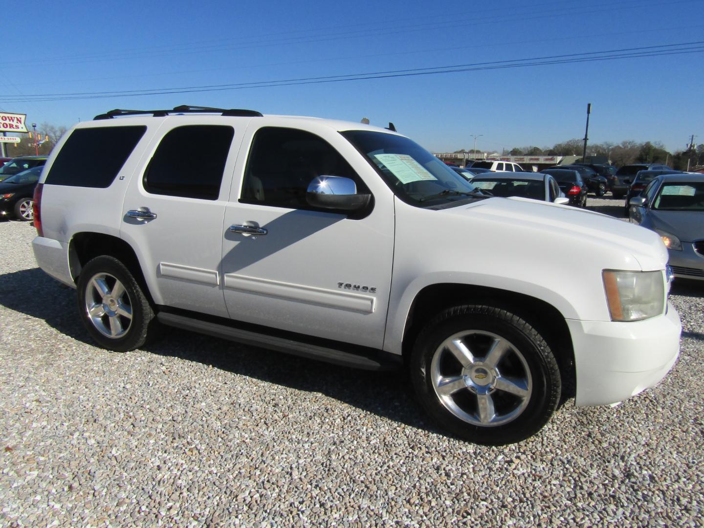 2011 White /Tan Chevrolet Tahoe LT 2WD (1GNSCBE05BR) with an 5.3L V8 OHV 16V FFV engine, Automatic transmission, located at 15016 S Hwy 231, Midland City, AL, 36350, (334) 983-3001, 31.306210, -85.495277 - Photo#0